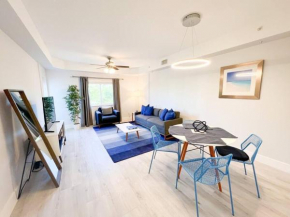 Modern 1BR condo-5 min Bike ride to the beach